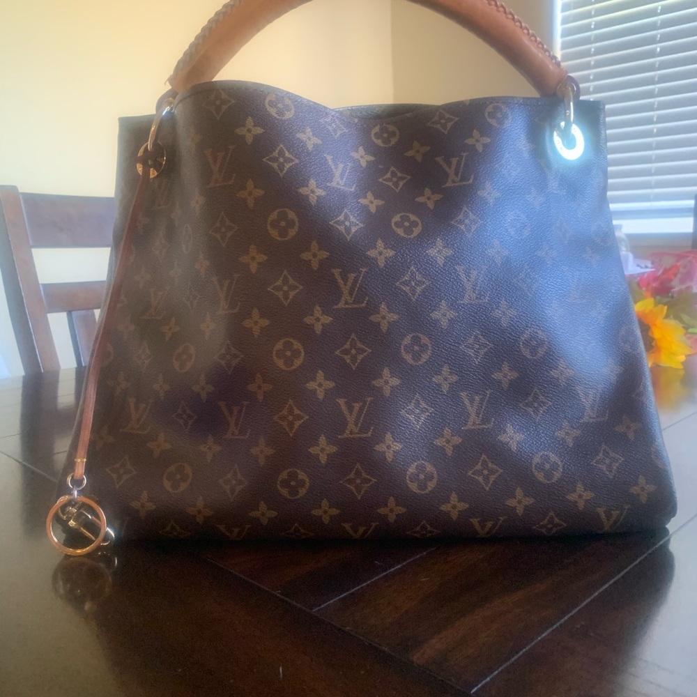 Louis Vuitton Artsy MM